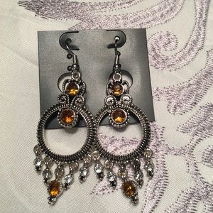 🆕Absolutely gorgeous dangle earrings NWT